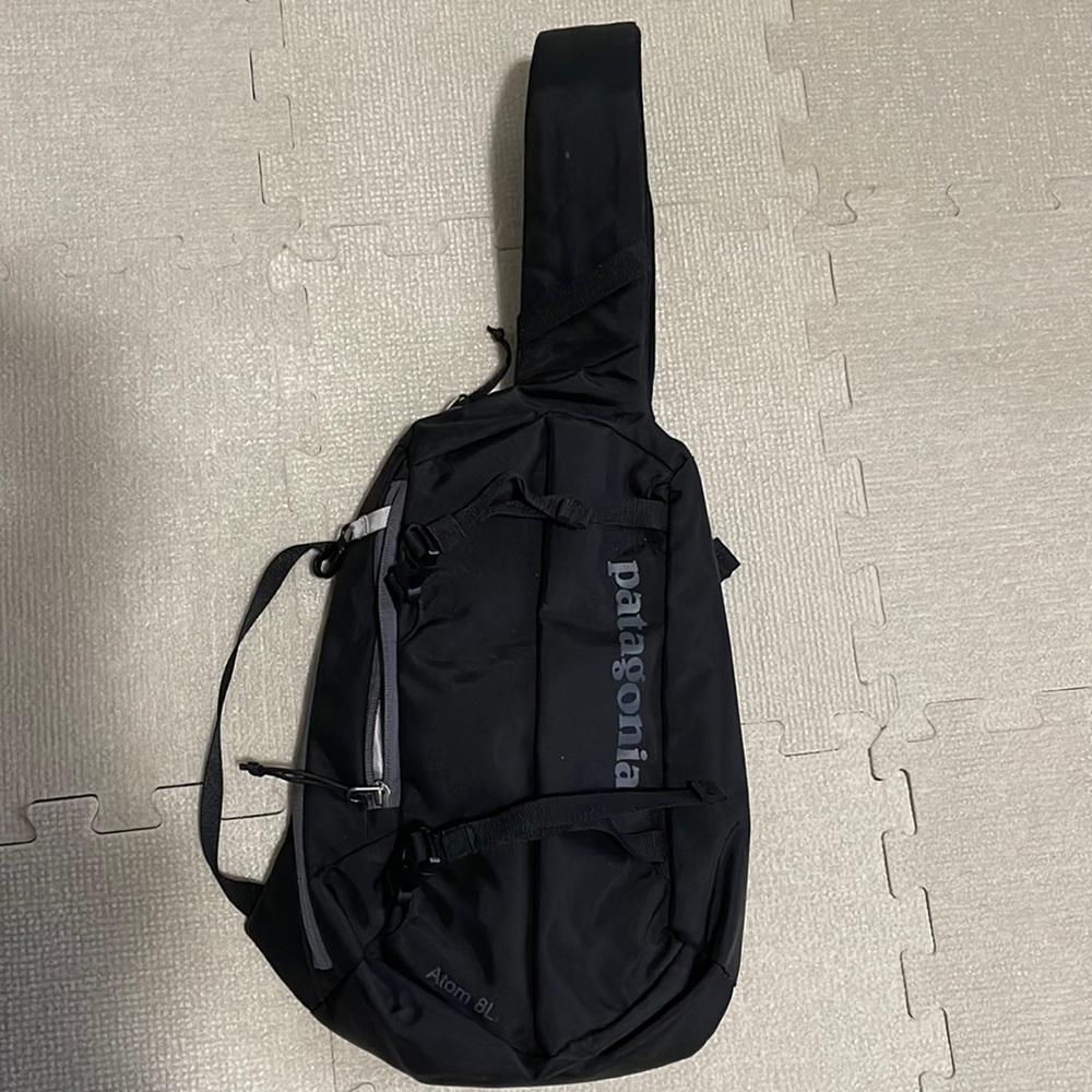 Patagonia Atom 8L, black sling